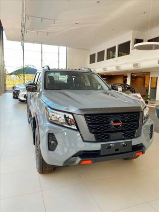 NISSAN FRONTIER 2.3 16V TURBO DIESEL PRO4X CD 4X4 AUTOMÁTICO